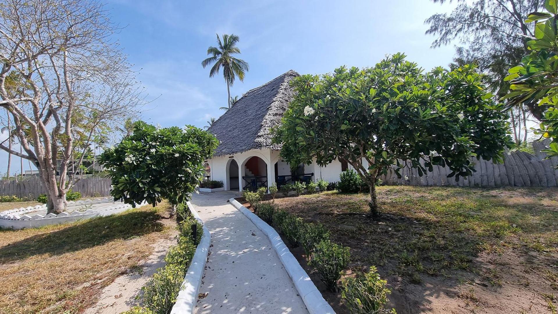 Golden Clove Beach Resort&Spa Uroa Exterior foto